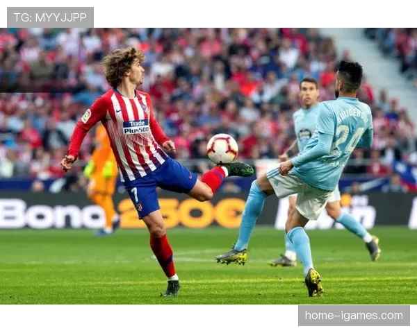 特写:马竞前锋格列兹曼任意球直挂死角,奥布拉克振臂庆祝 特写:马竞前锋格列兹曼任意球直挂死角,奥布拉克振臂庆祝